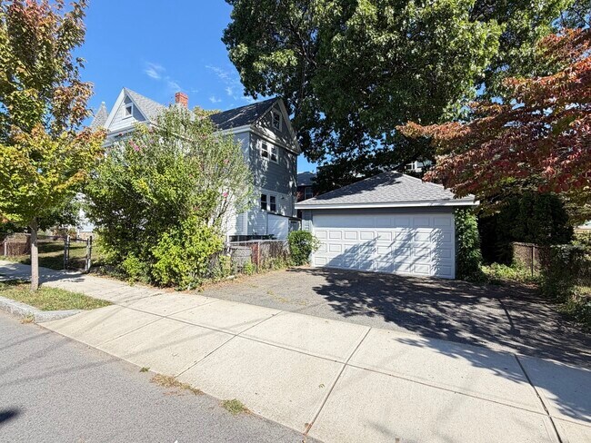 Building Photo - 113 Elm Ave