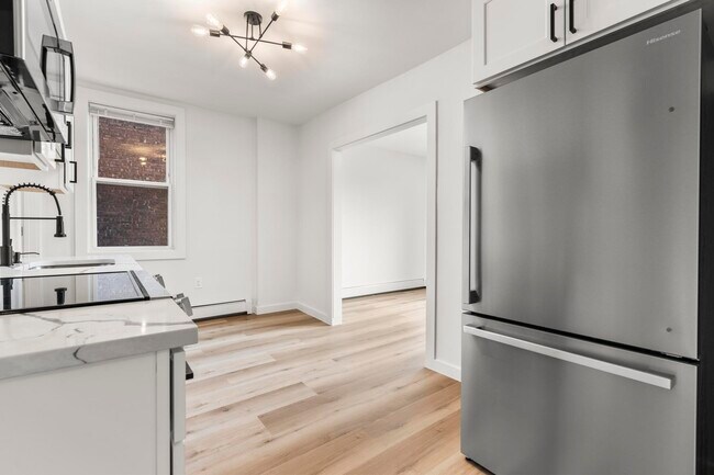 Building Photo - 425 N Main St