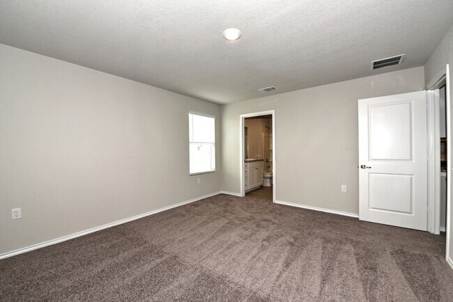 Building Photo - NEAR GOLF COURSE  |  3 BEDROOMS  |  2 BATH...