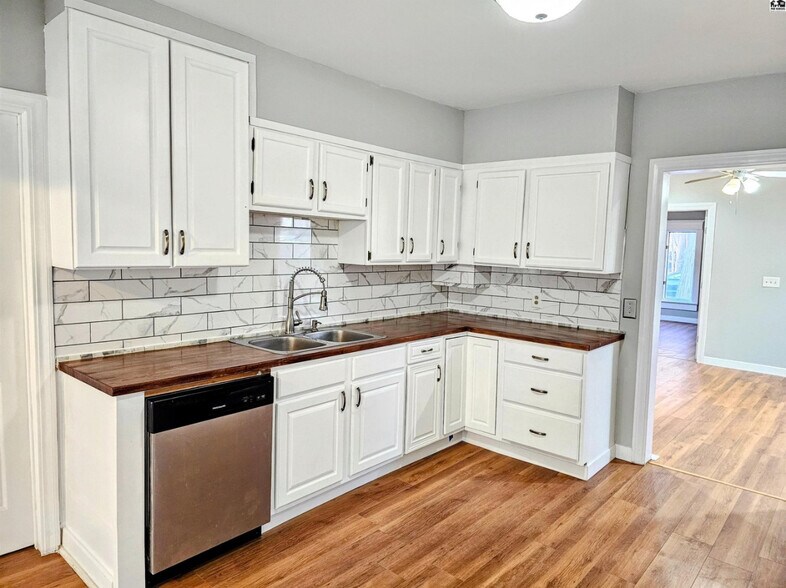 Primary Photo - 713 E 6th Ave