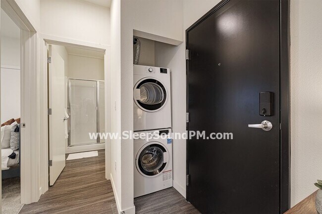 Building Photo - Meridian 40