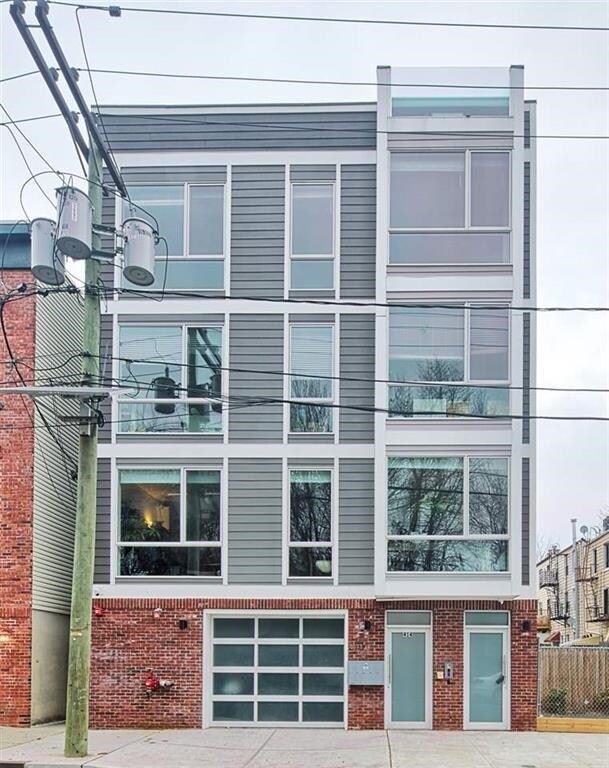Building Photo - 414 1st St