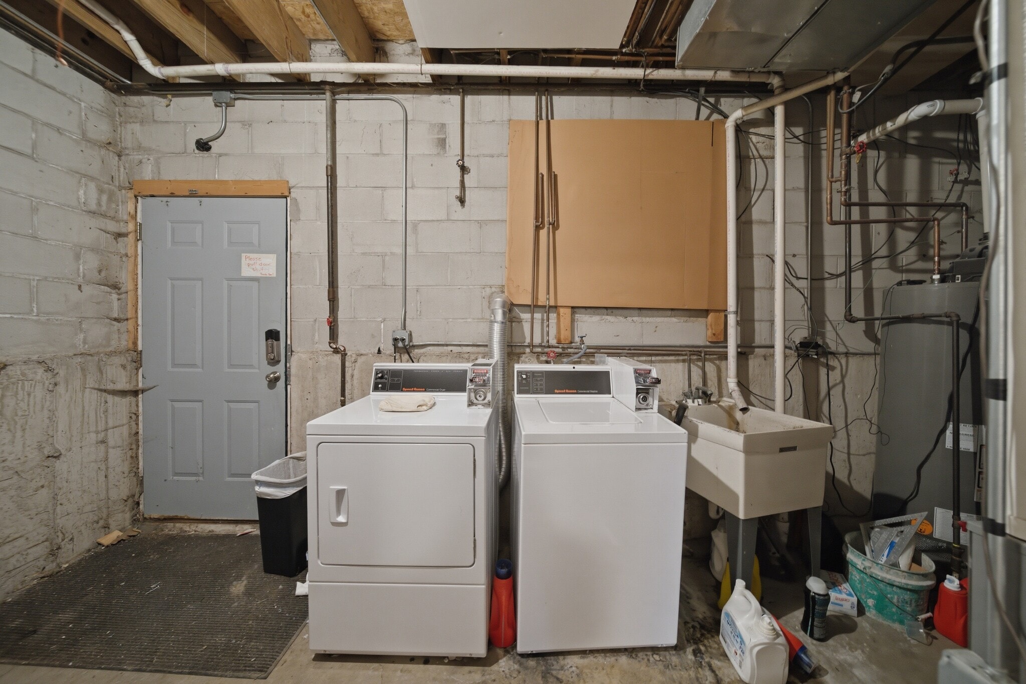 Building Photo - 844 N Wood St