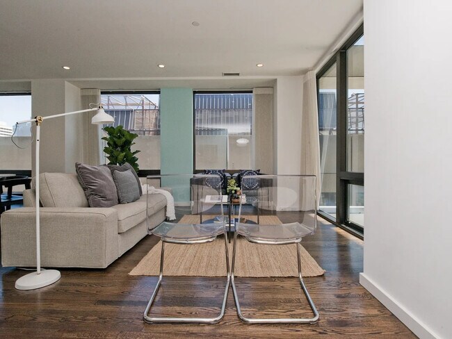 Building Photo - 611 Washington St