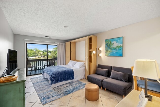 Building Photo - 300 Yacht Club Dr