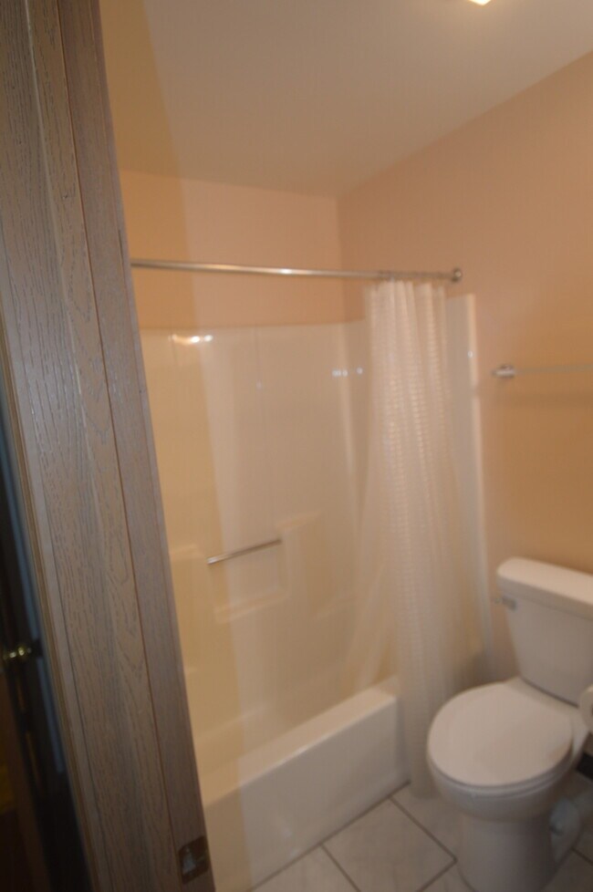 Building Photo - 651 Hapsfield Ln