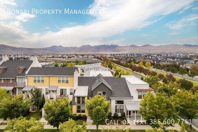 Building Photo - Immaculate Daybreak Townhome