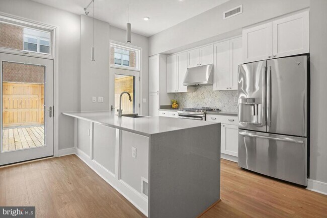 Building Photo - 3335 Idaho Ave NW