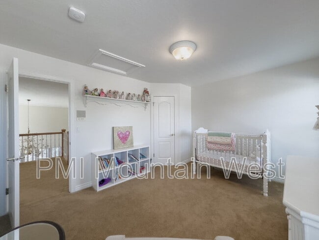 Building Photo - 49 E Fairway Dr