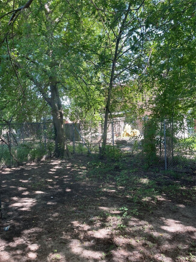 Building Photo - 7886 Locksley Rd