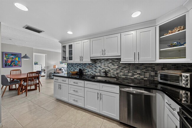 Building Photo - 531 N Ocean Blvd