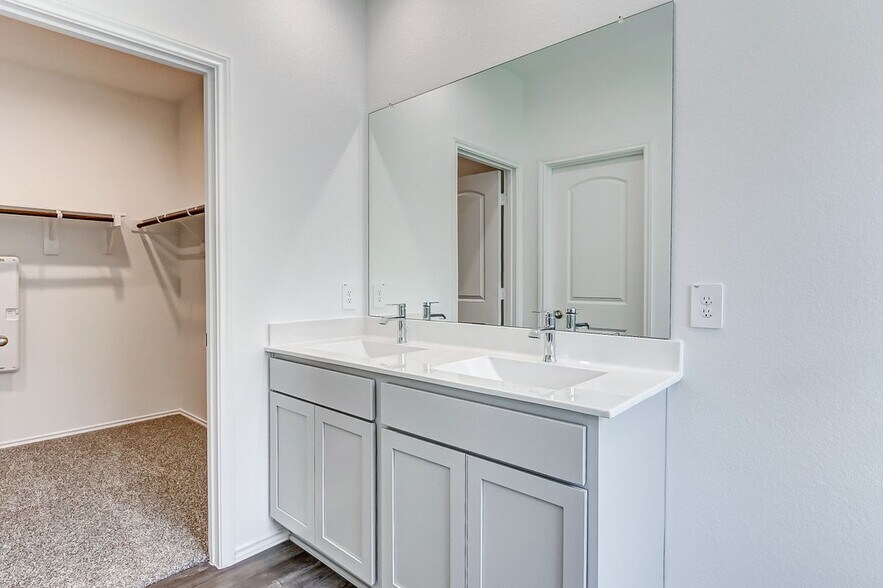 Building Photo - 4953 Almond Ter Dr