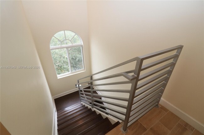 Building Photo - 609 NE 28th St