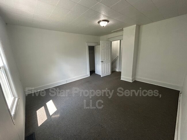 Building Photo - 1749 N Milton Ave