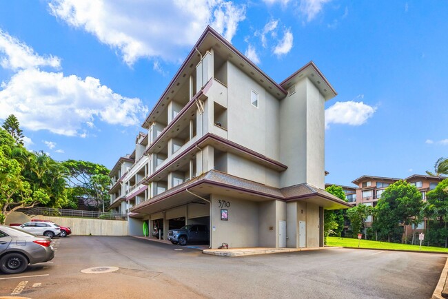 Building Photo - Spacious 3-Bedroom Furnished Condo in West...