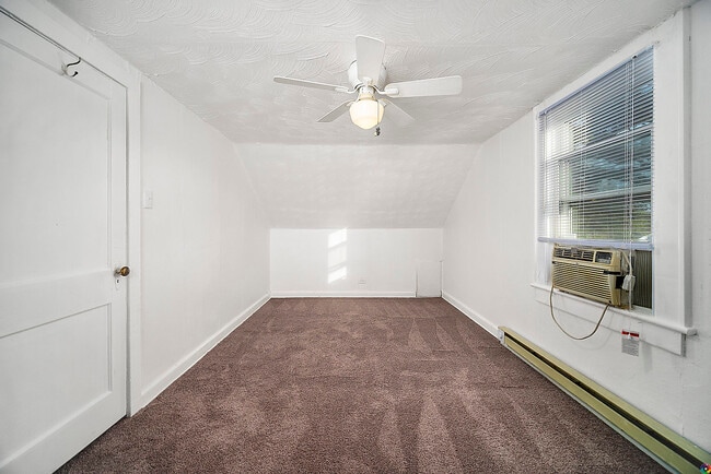 Building Photo - 1270 Old Buckroe Rd