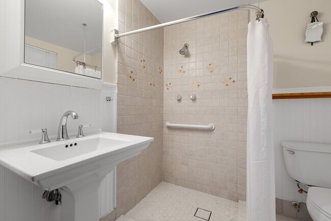 Bath - 228 N Pueblo Ave