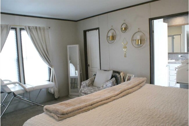 Building Photo - 501 Mesquite Rd