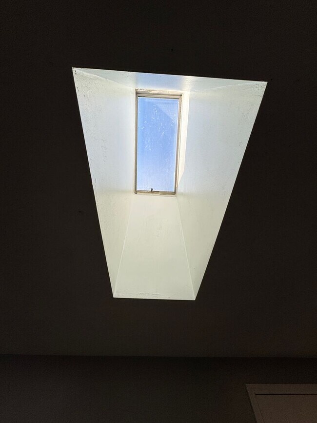 Building Photo - 1036 Chicopee St