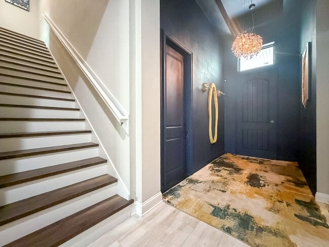 Building Photo - Modern-Luxury 5/4 in Oakmont
