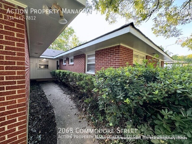 Building Photo - 2068 Commodore St