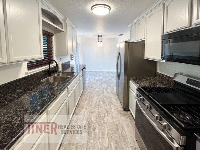 Building Photo - Beautiful Colonial Village Home