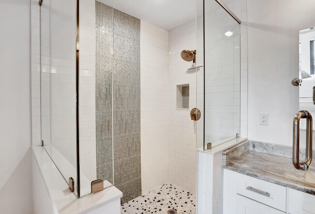 Building Photo - 210 Captains Walk