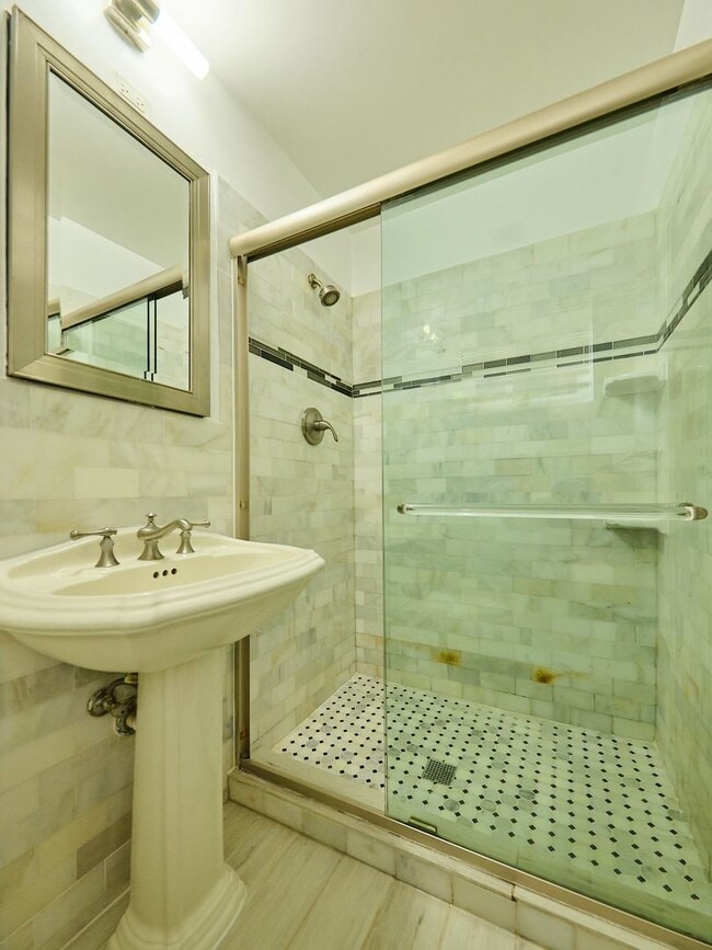 Building Photo - 4114 Davis Pl NW