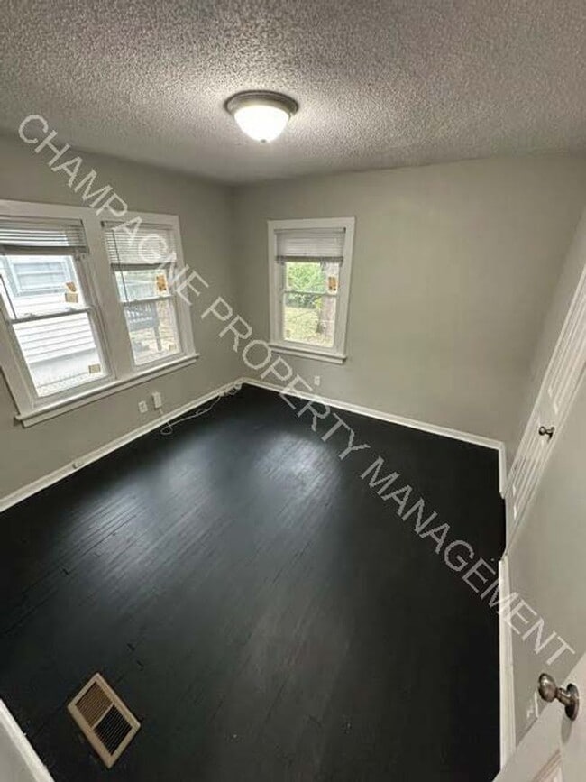 Building Photo - Recently Remodeled Home in Kansas City