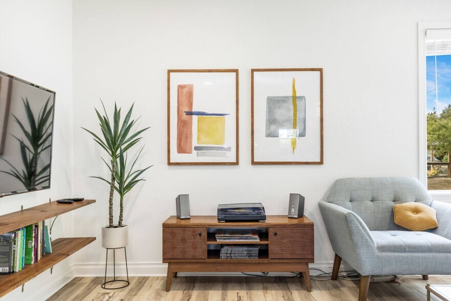 Building Photo - 8626 13th Ave SW