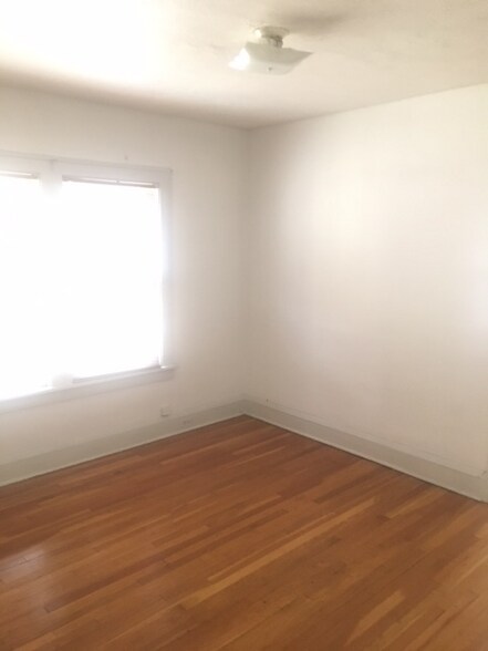 Building Photo - 3132 Meadowbrook Blvd