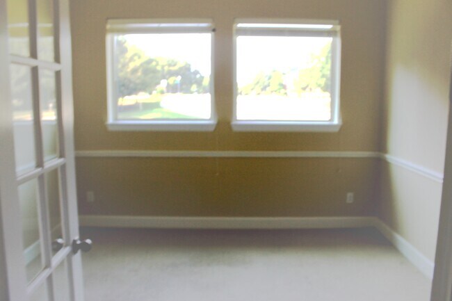 Building Photo - 508 Hidden Meadow Dr
