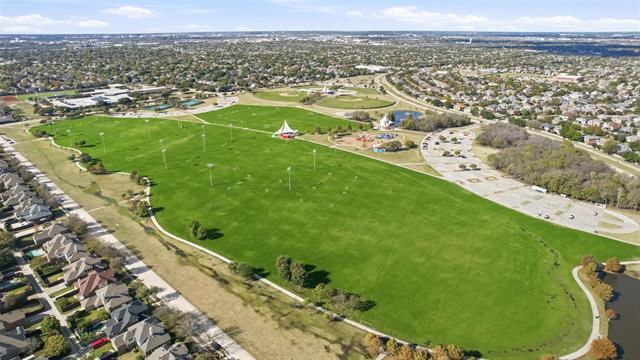 Building Photo - 1718 Clarke Springs Dr