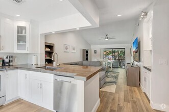 Building Photo - 301 Club Cir