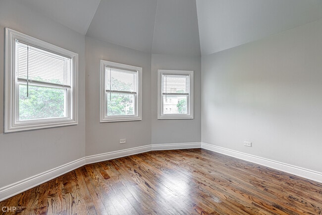 Building Photo - 1313 E Hyde Park Blvd