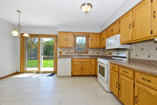 Building Photo - 7745 Woodstock Dr