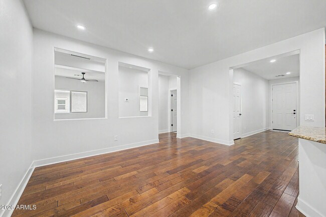 Building Photo - 3113 E Chisum Ln