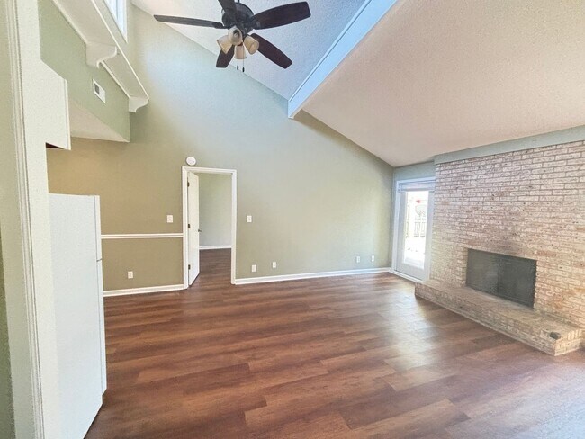 Building Photo - PET-FRIENDLY, THREE-BEDROOM IN SURFSIDE BEACH'S CAROPINES COMMUNITY IS AVAILABLE NOW!