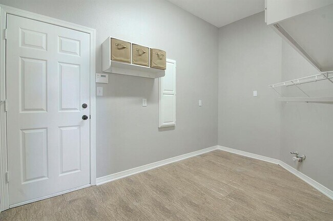 Building Photo - 4204 Lorimar Dr