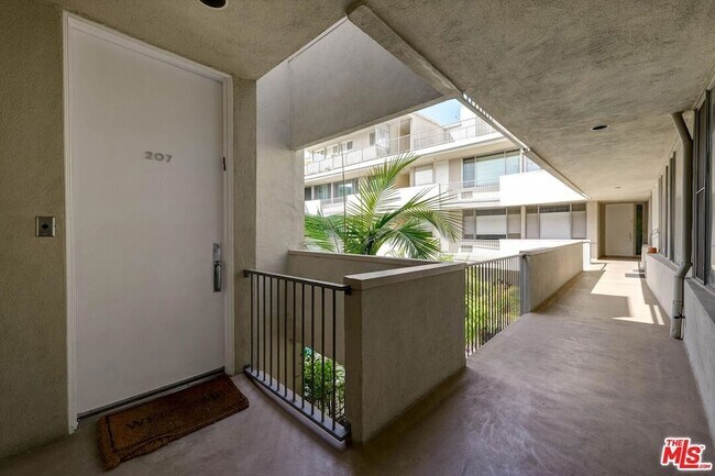 Building Photo - 1200 Flores St