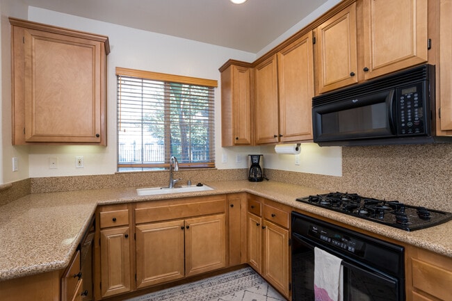 Building Photo - 2802 Bellezza Dr