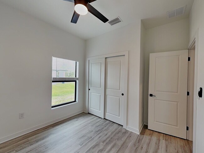 Building Photo - 4604 24th St SW