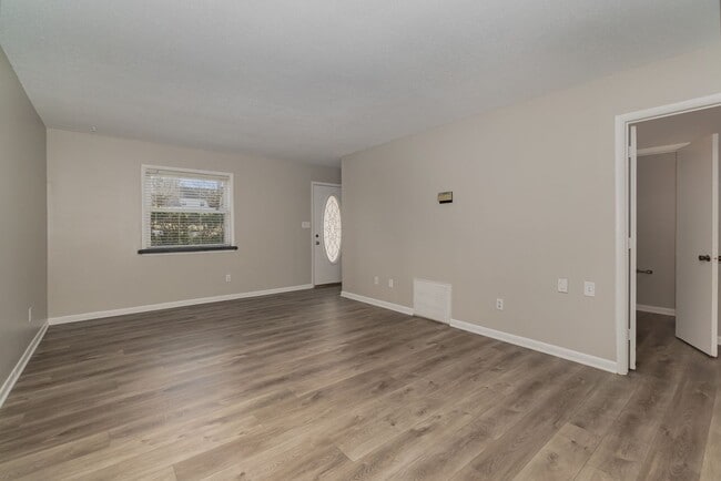 Building Photo - MOVE-IN READY!