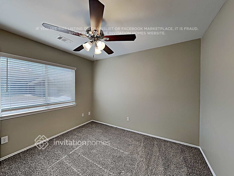 Building Photo - 501 Tumbleweed Dr