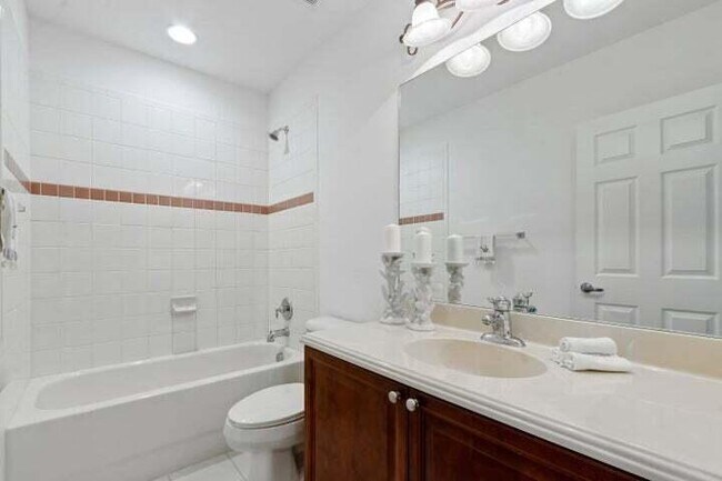 Building Photo - 6120 SE Portofino Cir