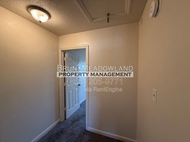 Building Photo - 9101 Parktop Ln NW