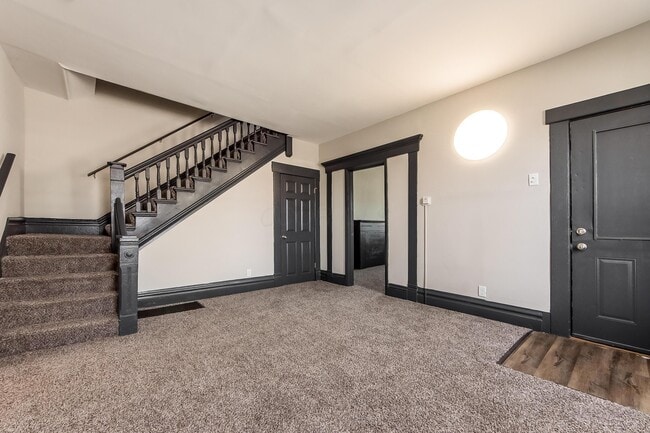 Building Photo - 842 St Clair Ave