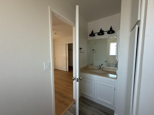 Building Photo - Prime Santa Clara Location | Bright 3BR/2.5BA End-Unit | 2 Primary Suites | Central Heat & AC