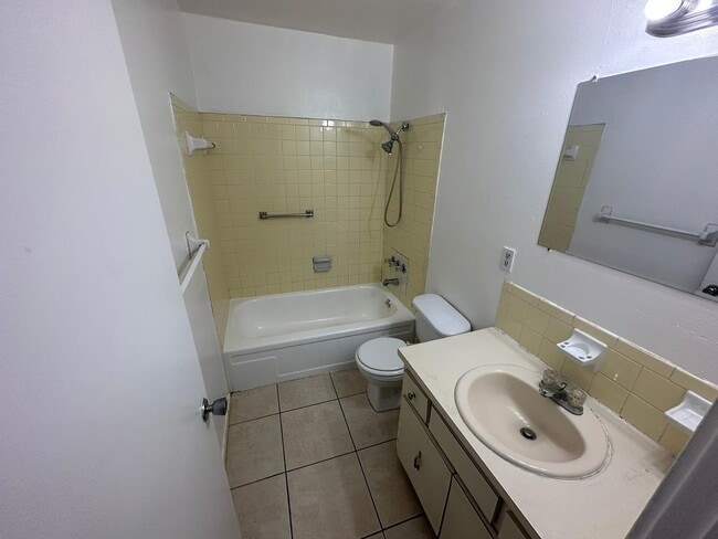 Building Photo - 1830 Maravilla Ave