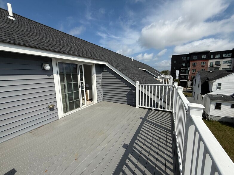 balcony - 68 Park Ave